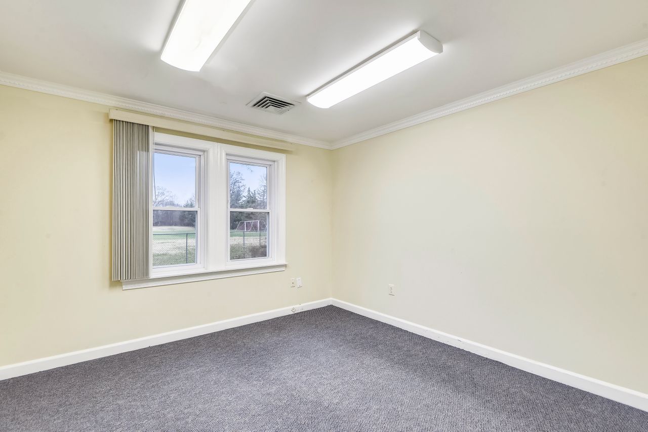 2102 Gallows Rd, Vienna, VA, 22182